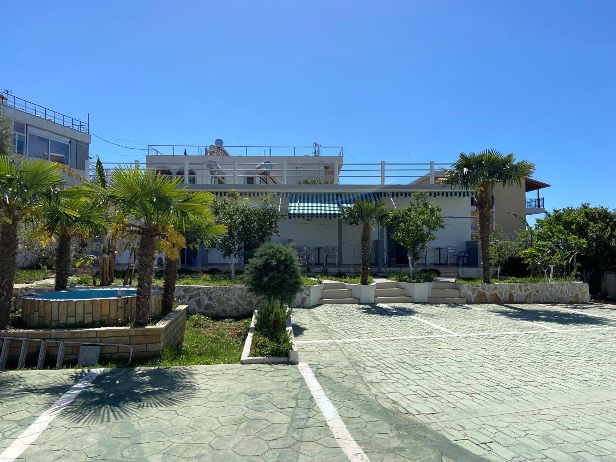 Motel Yard Paradise Dhermi Bagian luar foto