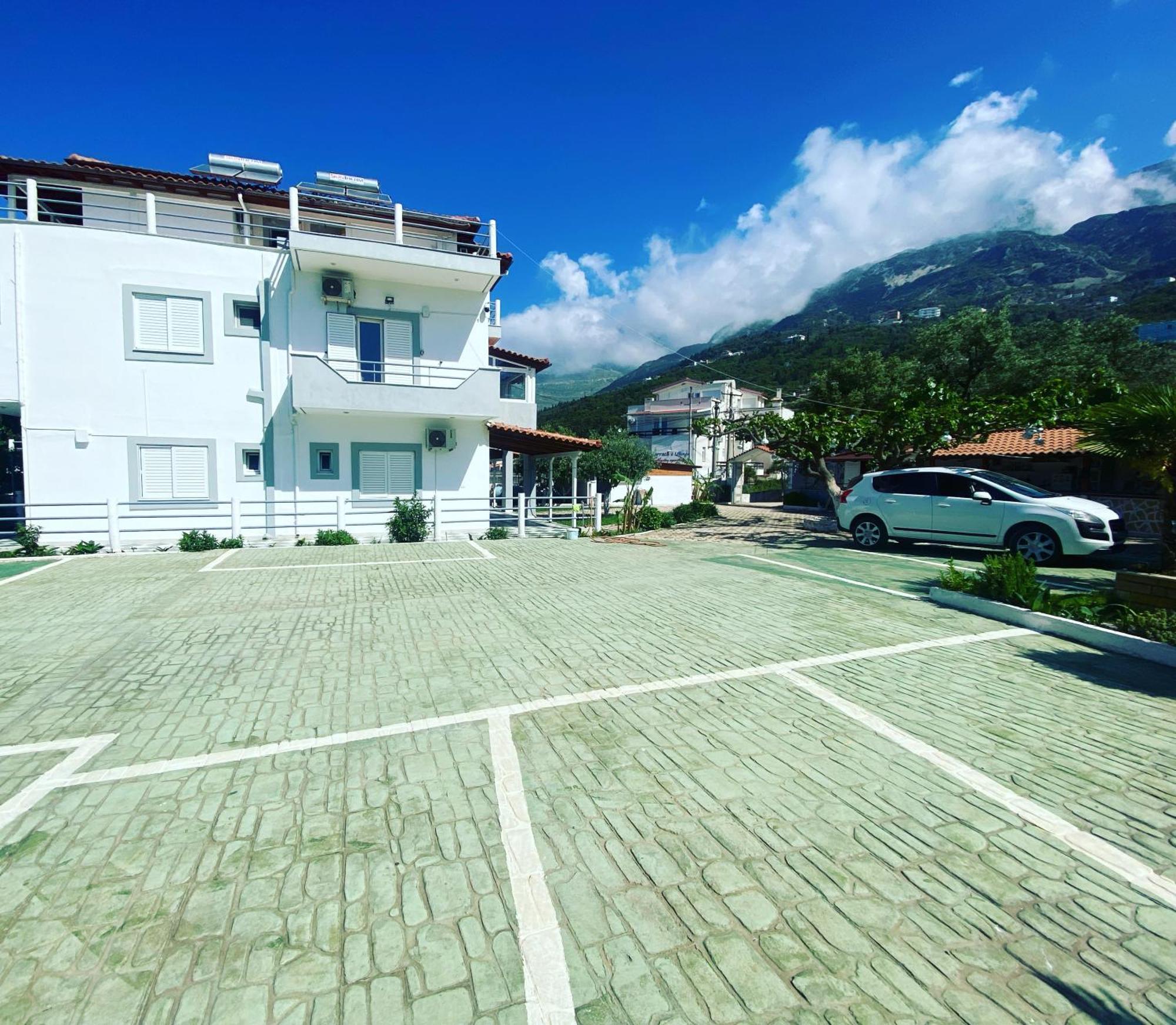 Motel Yard Paradise Dhermi Bagian luar foto